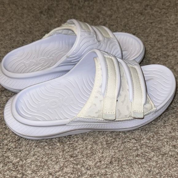 Hoka Ora Luxe Slip on Sandals - Size 8 - Picture 4 of 5